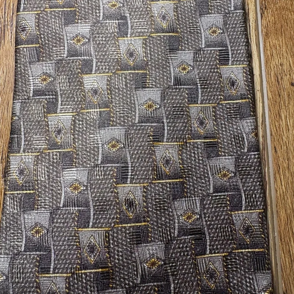 Roundtree & Yorke Mens Silk‎ Tie Grey Charcoal Geometric Gold Diamond Handmade